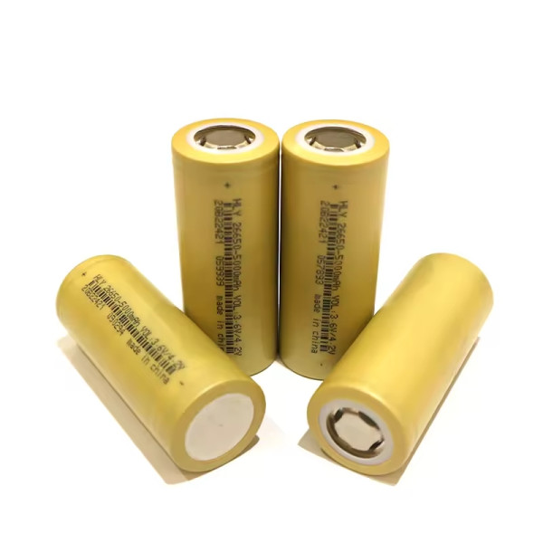 Pin sạc 26650 5000mah lắp trong đèn pin, minh họa tương thích chuẩn 26650