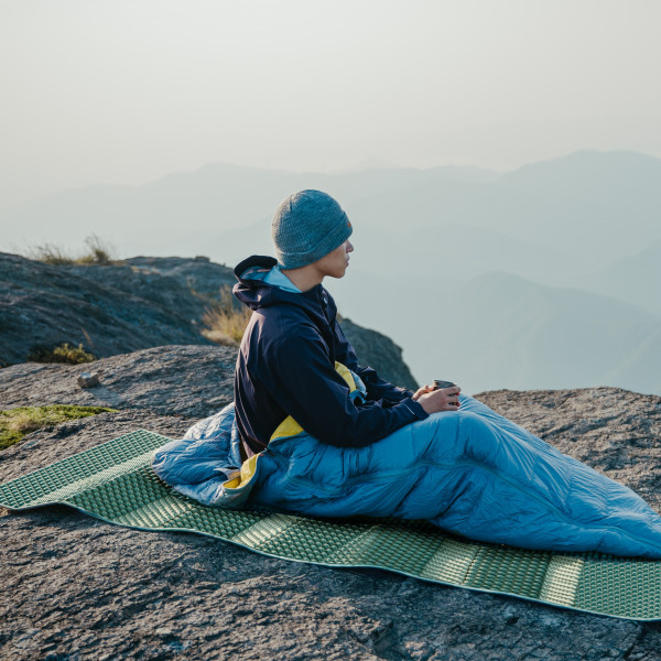 Camping sleeping pad naturehike cnk2450ws044 trải trên nền đất