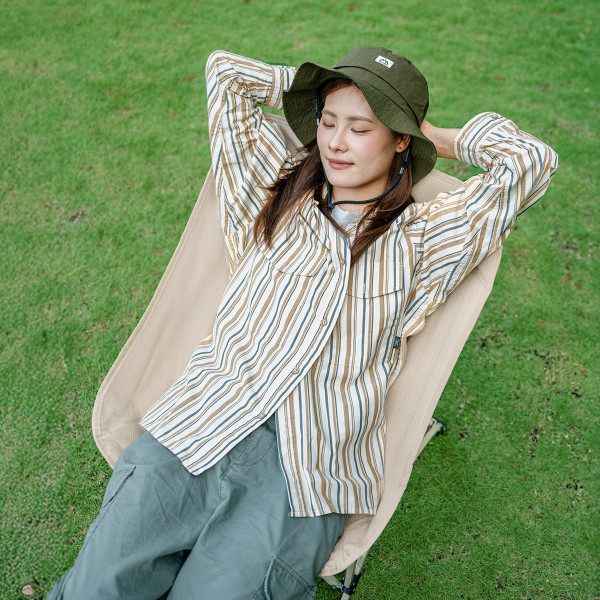 Ghế gấp dã ngoại khung thép stellaluna t04 đặt trên nền cỏ