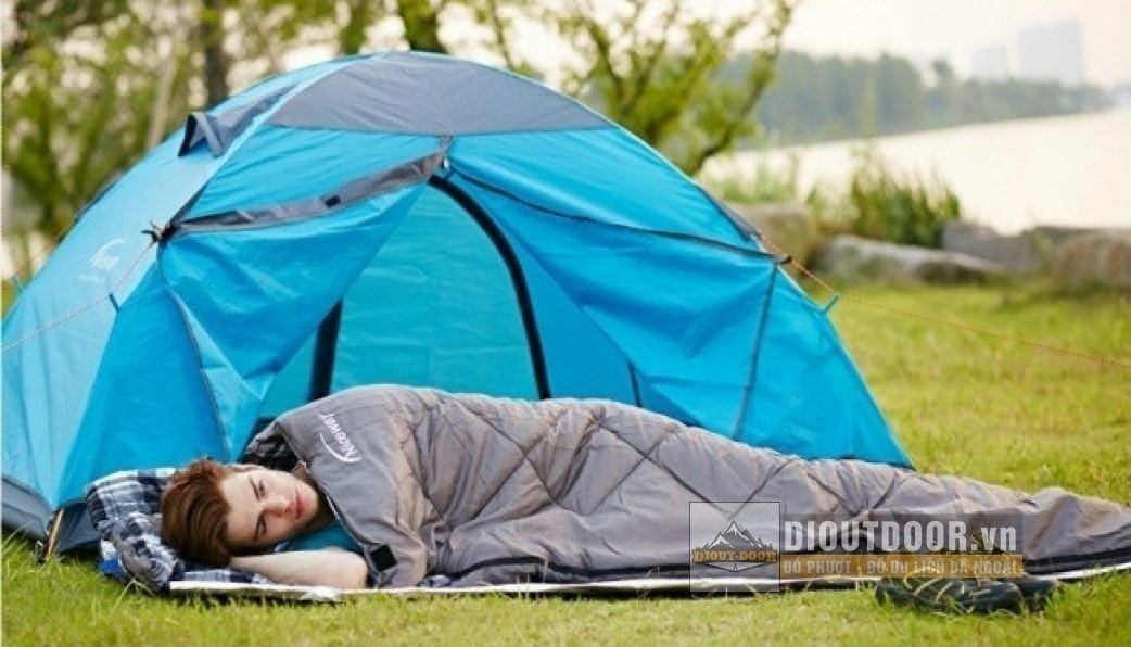 Túi ngủ cắm trại. Đồ dùng cắm trại cần thiết
