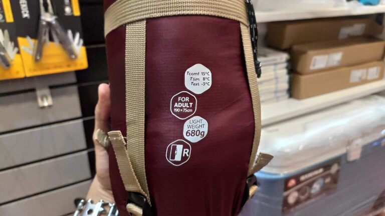 Kinh nghiệm chọn mua túi ngủ cắm trại đúng cách