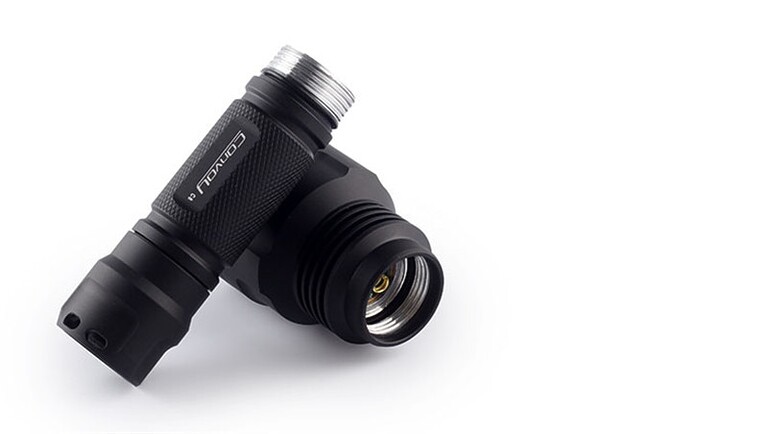 Đèn pin siêu sáng convoy c8 chiếu xa & chống nước Đèn pin siêu sáng convoy c8 chiếu xa & chống nước