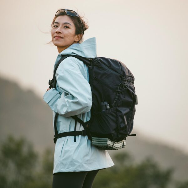 4. Hệ thống nắp cuộn roll-top trên balo trekking chống nước cnk2300bb017