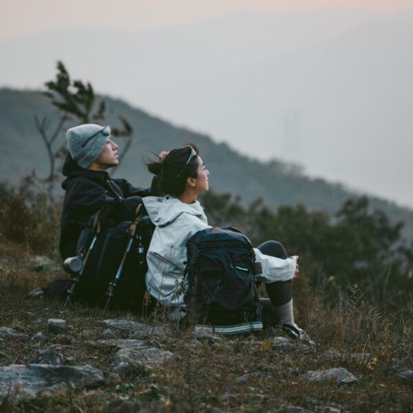 11. Balo naturehike 25l helium cnk2300bb017 màu xám khi đeo trên lưng