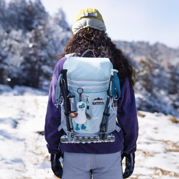 Ngăn đựng bình nước bên hông của balo hiking naturehike