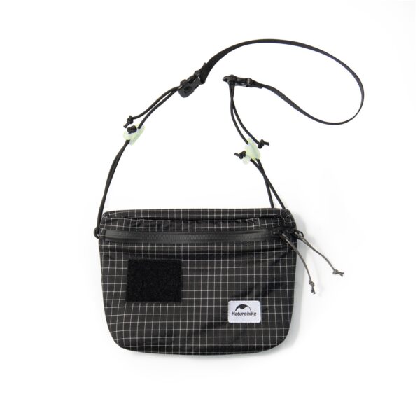 Mặt trước túi đeo chéo naturehike nh20bb204 màu đen sang trọng