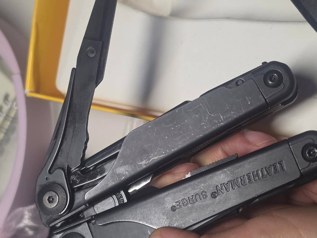 Lớp phủ black oxide leatherman - bề mặt mới và sau thời gian sử dụng
