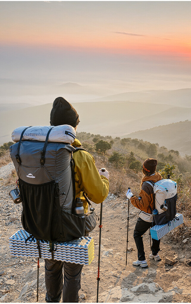 Đệm lưng tản nhiệt êm ái trên mẫu balo phượt trợ lực 30l naturehike rock 2. 0