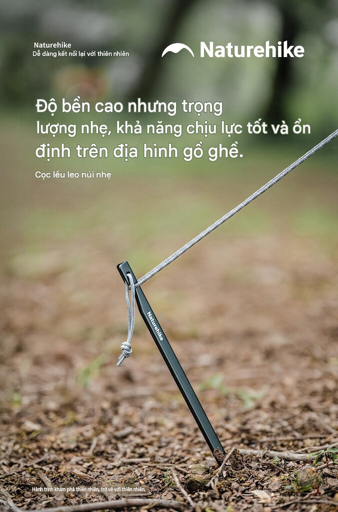 Khả năng cắm đất chắc chắn trên nền cỏ mềm của phụ kiện dựng lều naturehike