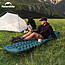 Đệm hơi cắm trại kèm gối Naturehike đặt vừa vặn bên trong khoang lều